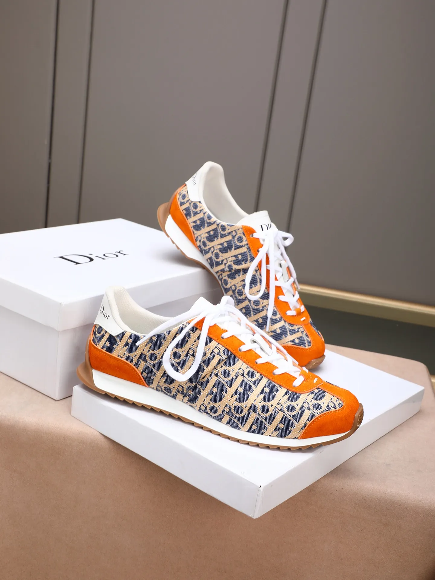Men's shoes💰440 Dior【Dior】😘😘High-end series of casual men's shoes, simple and elegant👍👍👍The upper is made of first-layer genuine leather spliced ​​with Dior's special material [sun][sun]; imported first-layer sheepskin lining; special outsole, wear-resistant, lightweight, the overall design is harmonious and unified without lacking personality 👣🌟✨You deserve it! Multiple colors to choose from! 😍Size 38～44. (45 custom-made) The picture above is a big seller🔥🔥🔥